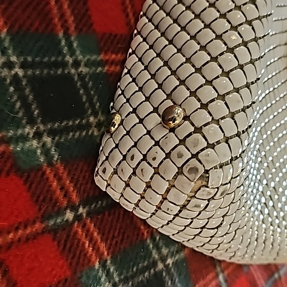 White R Purse - Chain Mail - Picture 6 of 16
